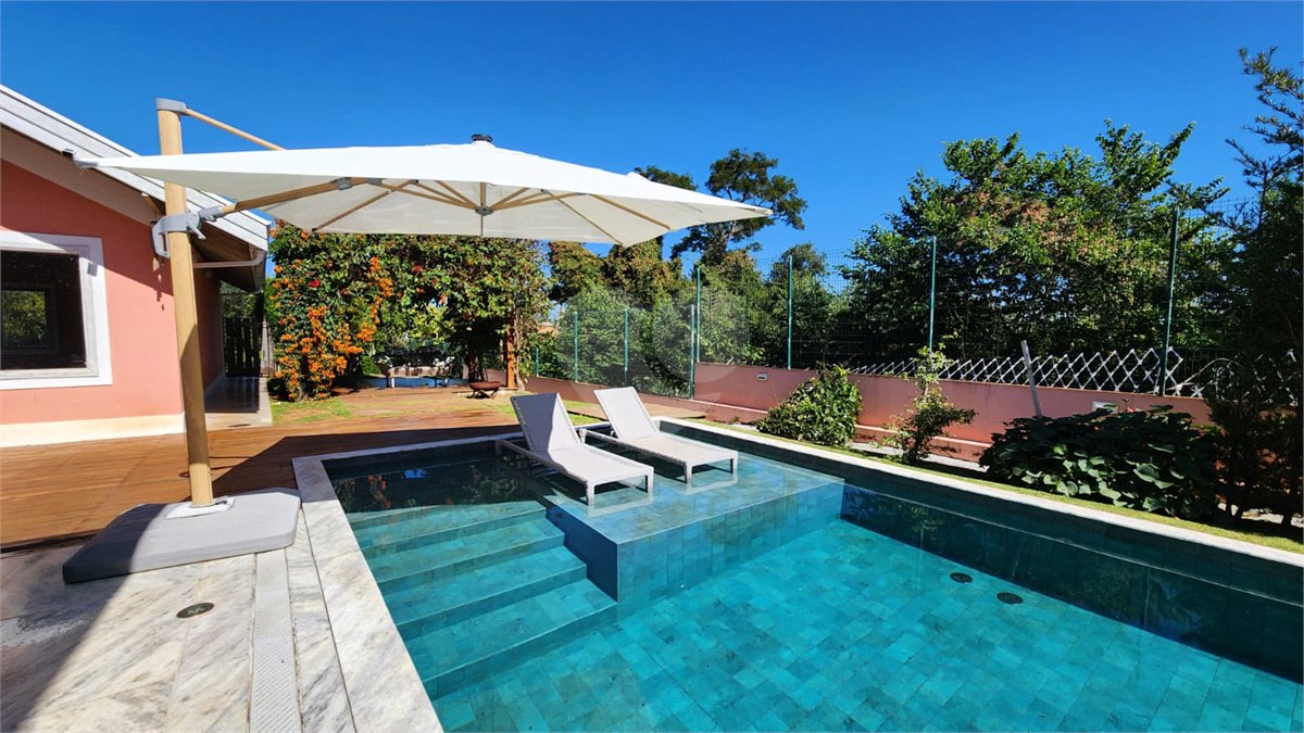 Casa à venda com 4 quartos, sendo 2 suítes, no condomínio Residencial Jardim Primavera, Louveira - SP