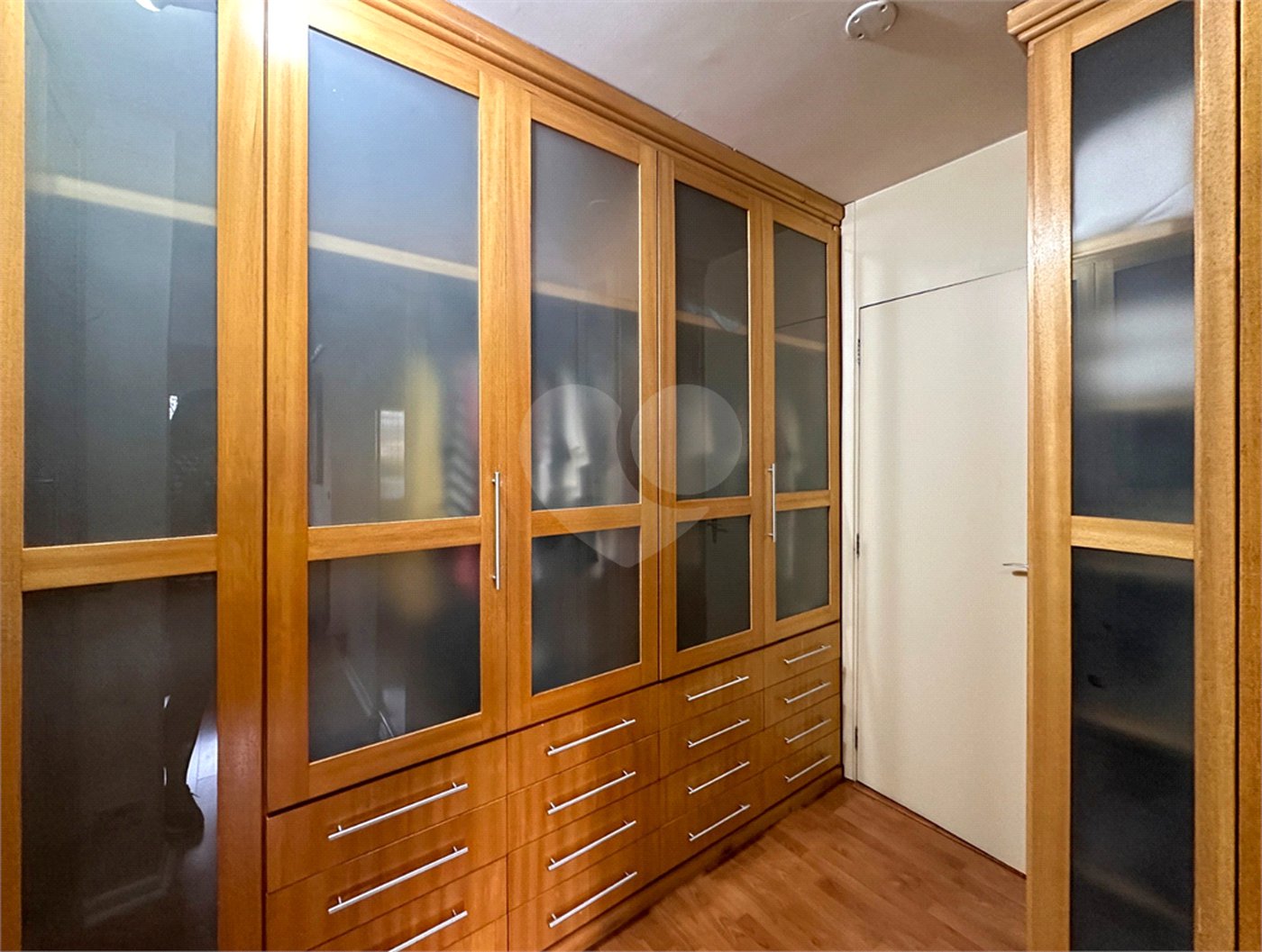 Casa à venda com 3 quartos, sendo 1 suíte,  no condomínio Barão do Triunfo, São Paulo - SP