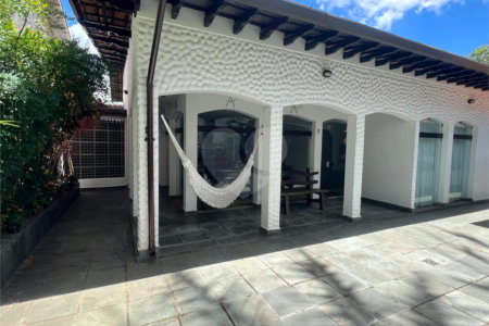Casa à venda com 5 quartos, sendo 4 suítes, em Parque Maria Helena, São Paulo, SP