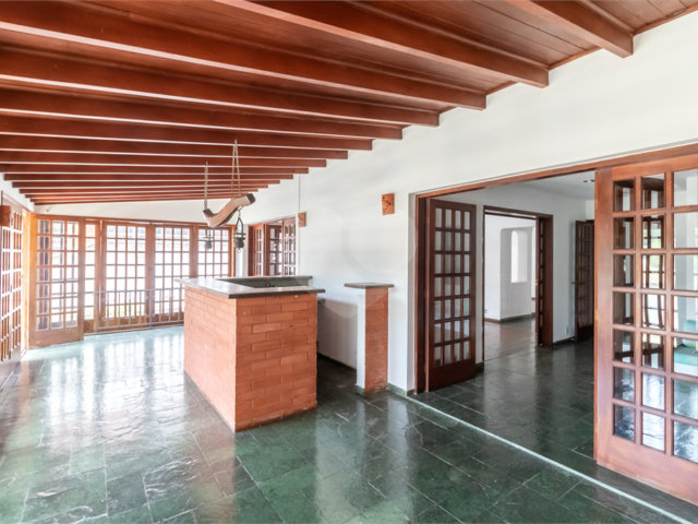 Sobrado à venda com 5 quartos, sendo 3 suítes,  em Alto da Boa Vista, São Paulo, SP
