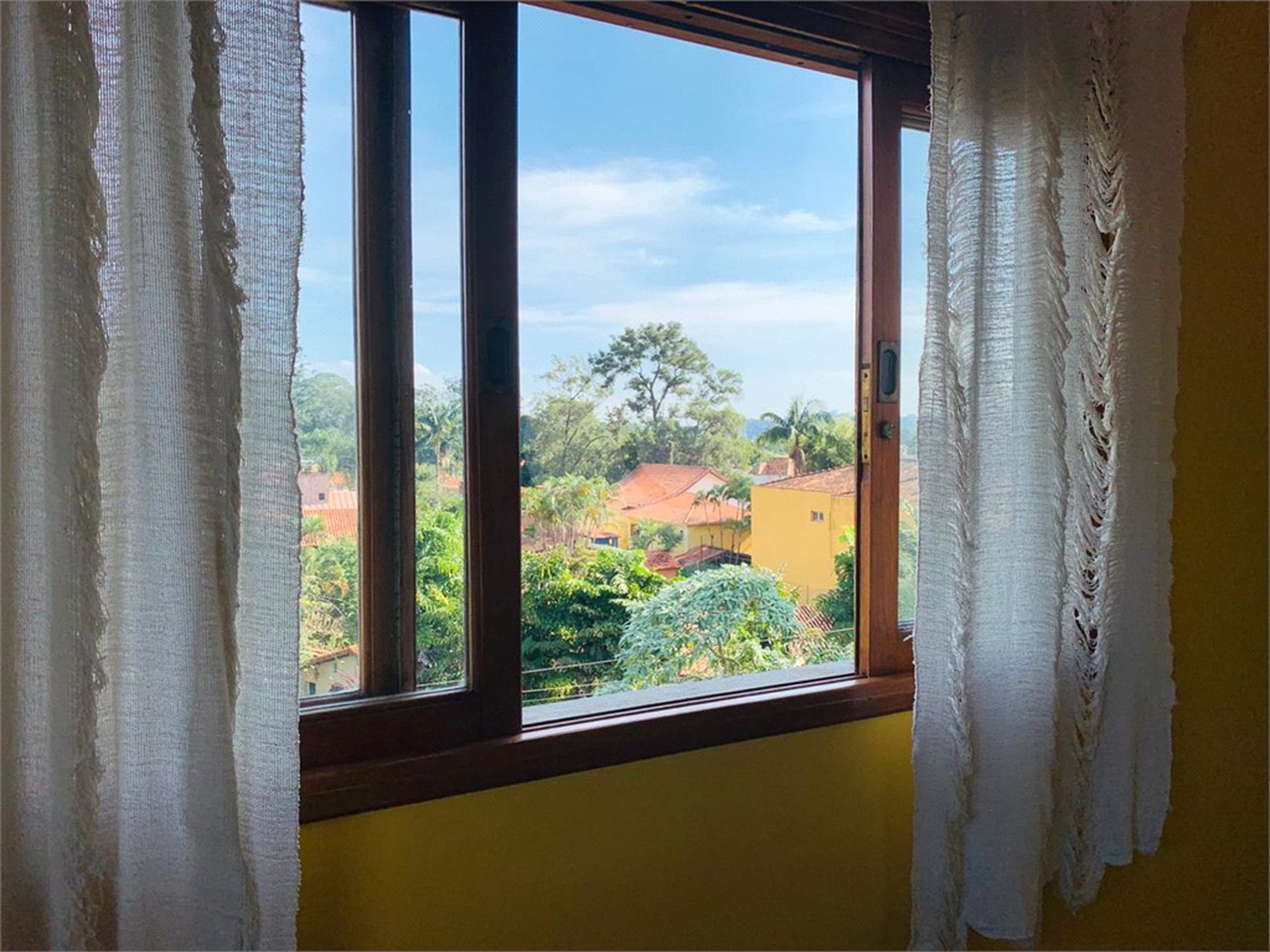 Sobrado à venda com 4 quartos, sendo 3 suítes, em Interlagos, São Paulo, SP