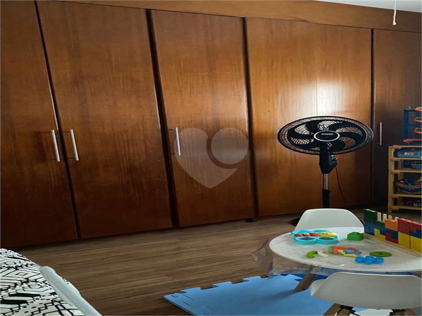 Casa à venda com 5 quartos, sendo 4 suítes,  no condomínio Terras de Santa Clara, Jacareí - SP
