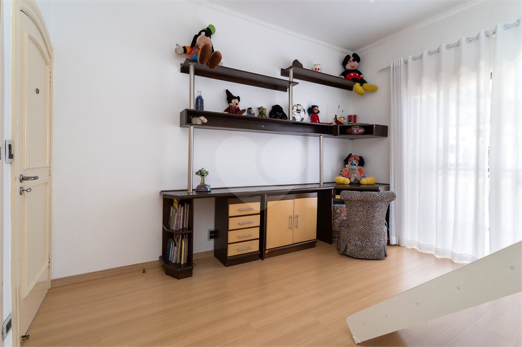 Casa à venda com 4 quartos, sendo 3 suítes, em Vila Mariana, São Paulo, SP