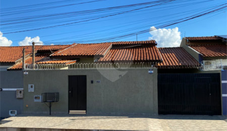 Casa à venda com 4 quartos, sendo 2 suítes,  em Residencial Ponta Porã I, Ponta Porã, MS