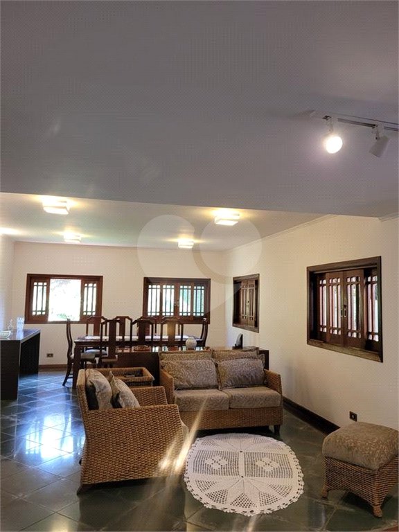 Casa à venda com 4 quartos, sendo 2 suítes, no condomínio Alpes da Cantareira, Mairiporã - SP