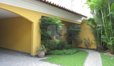 Casa à venda com 4 quartos, sendo 2 suítes,  em Jardim Leonor, São Paulo, SP
