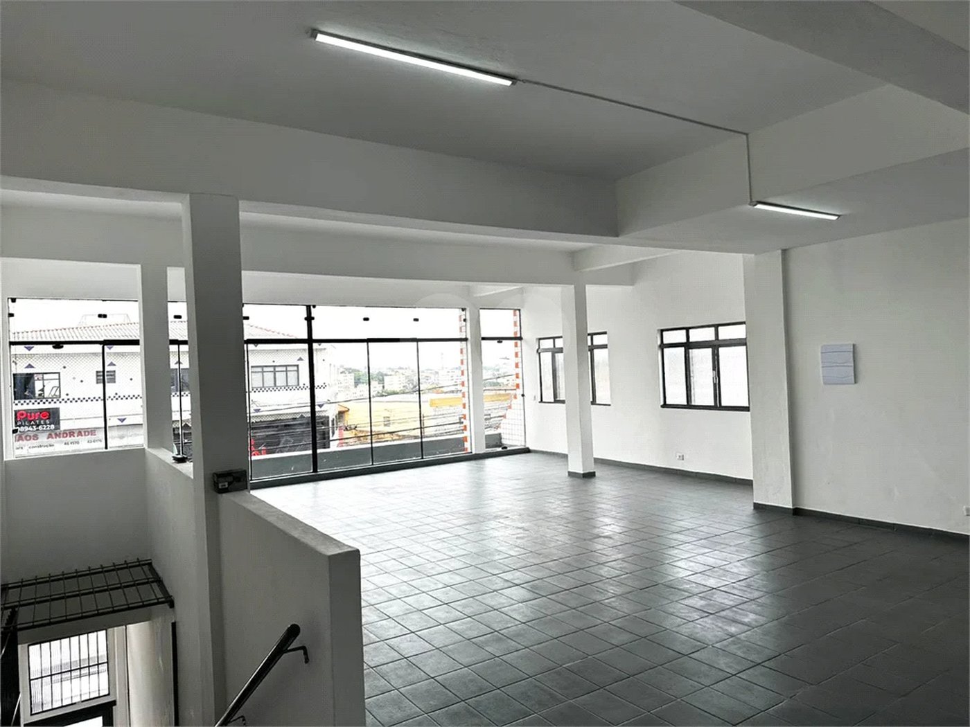 Galpão com 250m² , 4 vagas , para locação em Itaquera.