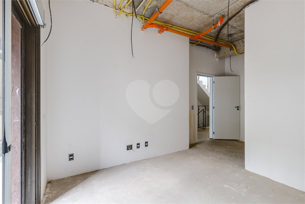 Casa à venda com 4 quartos, sendo 3 suítes, no condomínio Jardim Chapel, São Paulo - SP