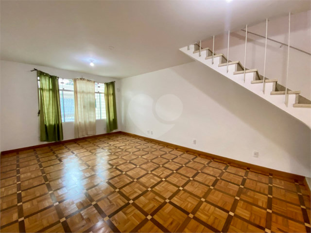 Sobrado à venda com 4 quartos, sendo 1 suíte,  em Vila Guarani, São Paulo, SP