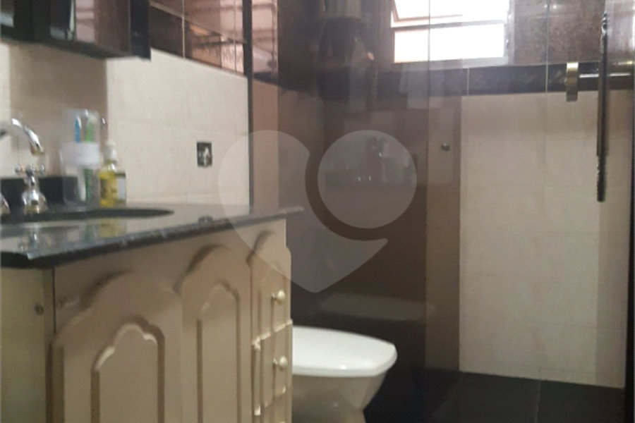 Sobrado à venda com 5 quartos, sendo 3 suítes, em Horto, São Paulo, SP