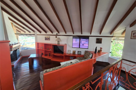Casa à venda com 4 quartos, sendo 2 suítes, em Cidade São Francisco, São Paulo, SP