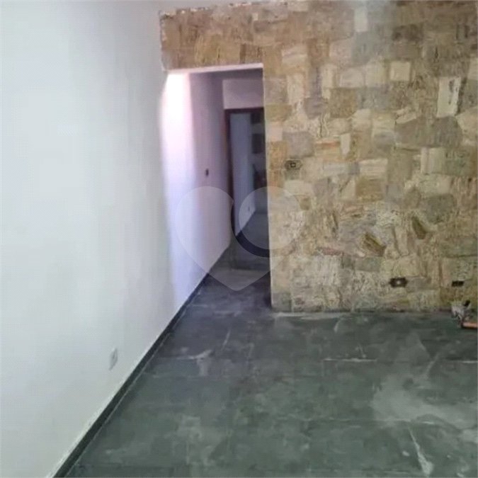 Sobrado à venda com 3 quartos, sendo 1 suíte, em Vila Zat, São Paulo, SP