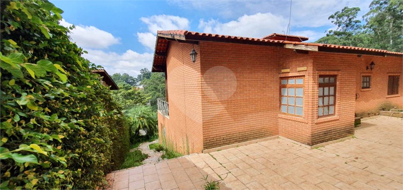 Sobrado à venda ou para alugar com 5 quartos, sendo 3 suítes, em Serra da Cantareira, São Paulo, SP