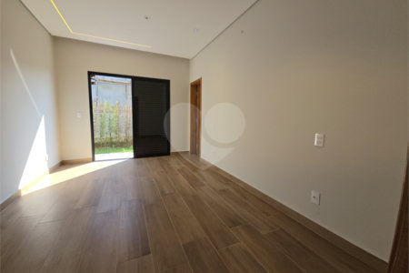 Casa à venda com 4 quartos, sendo 3 suítes, no condomínio Village Ipanema 2, Araçoiaba da Serra - SP