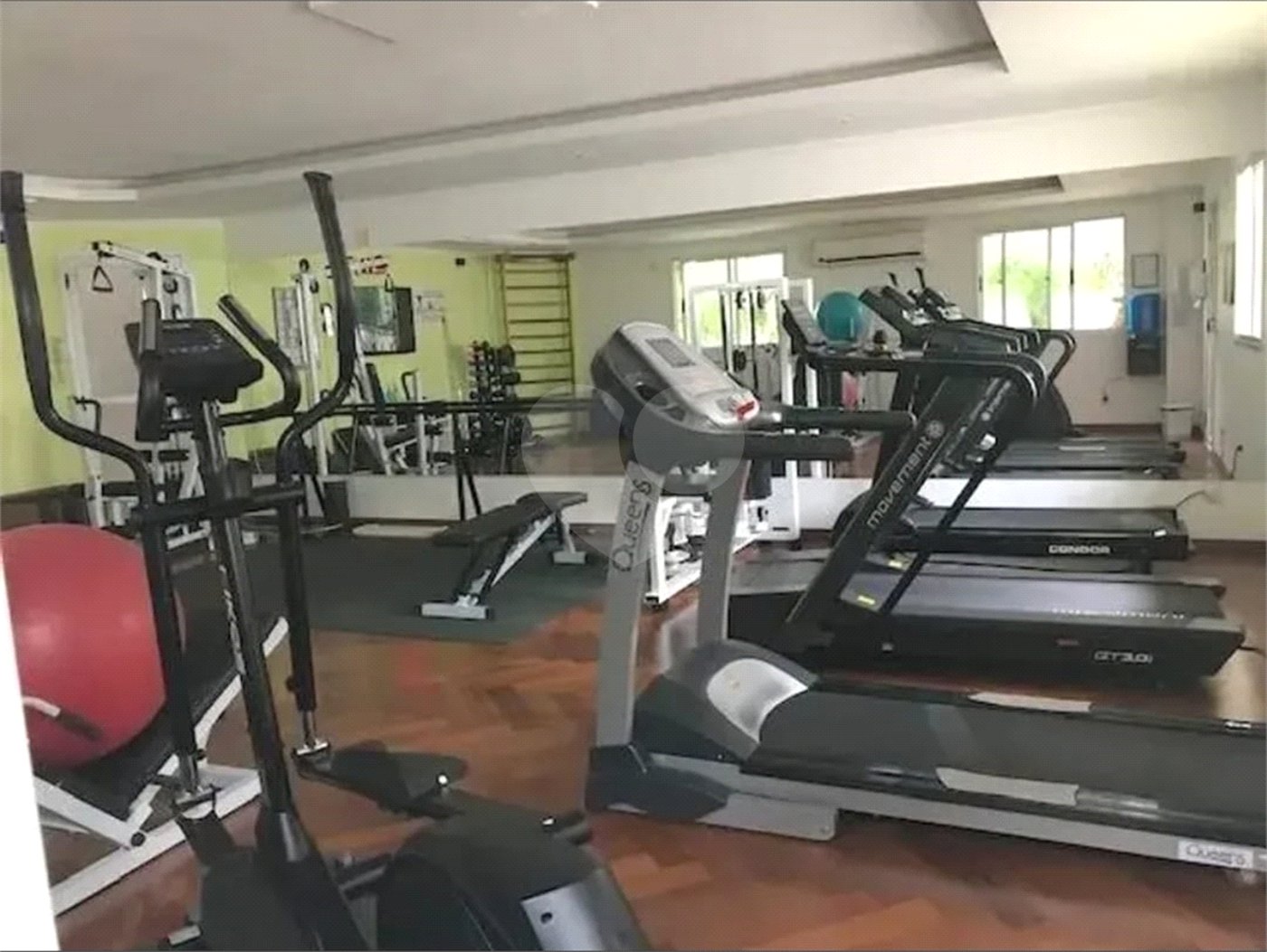 Casa à venda com 3 quartos, sendo 2 suítes, no condomínio Vila Borghese, São Paulo - SP