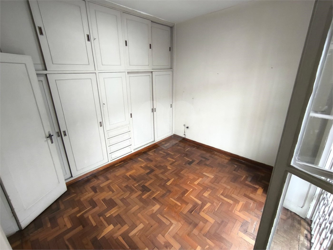 Sobrado à venda com 5 quartos, sendo 1 suíte, em Jardim Trussardi, São Paulo, SP