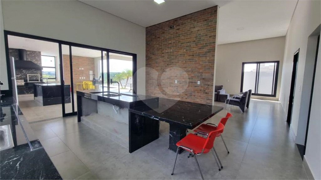 Casa à venda com 3 suítes no condomínio Portal dos Bandeirantes, Salto - SP