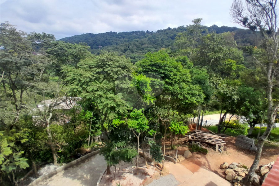 Sobrado à venda com 3 quartos, sendo 1 suíte, em Serra da Cantareira, Mairiporã, SP