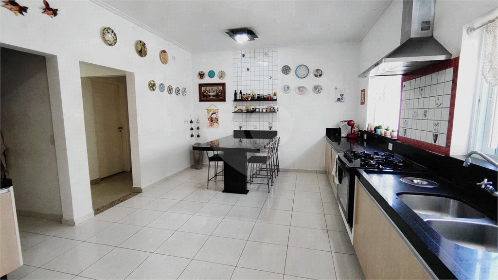 Casa à venda com 4 quartos, sendo 2 suítes, no condomínio Parque Chapada Itu, Itu - SP