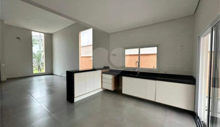 Casa à venda com 3 quartos, sendo 1 suíte,  no condomínio Residencial Villa Verona, Sorocaba - SP