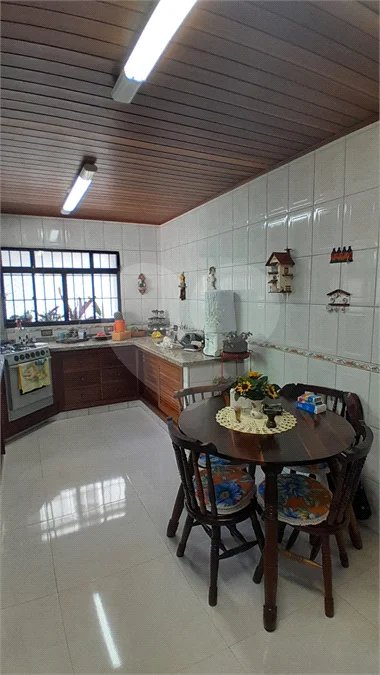 Sobrado à venda com 3 quartos, sendo 1 suíte, em Vila Isabela, Campos do Jordão, SP