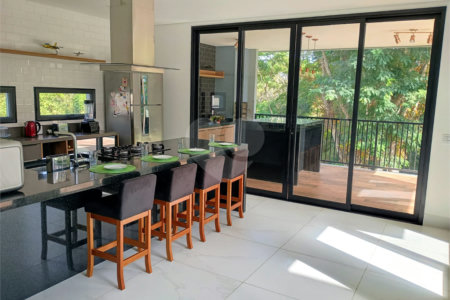 Casa à venda ou para alugar com 4 suítes no Centro, Jambeiro, SP
