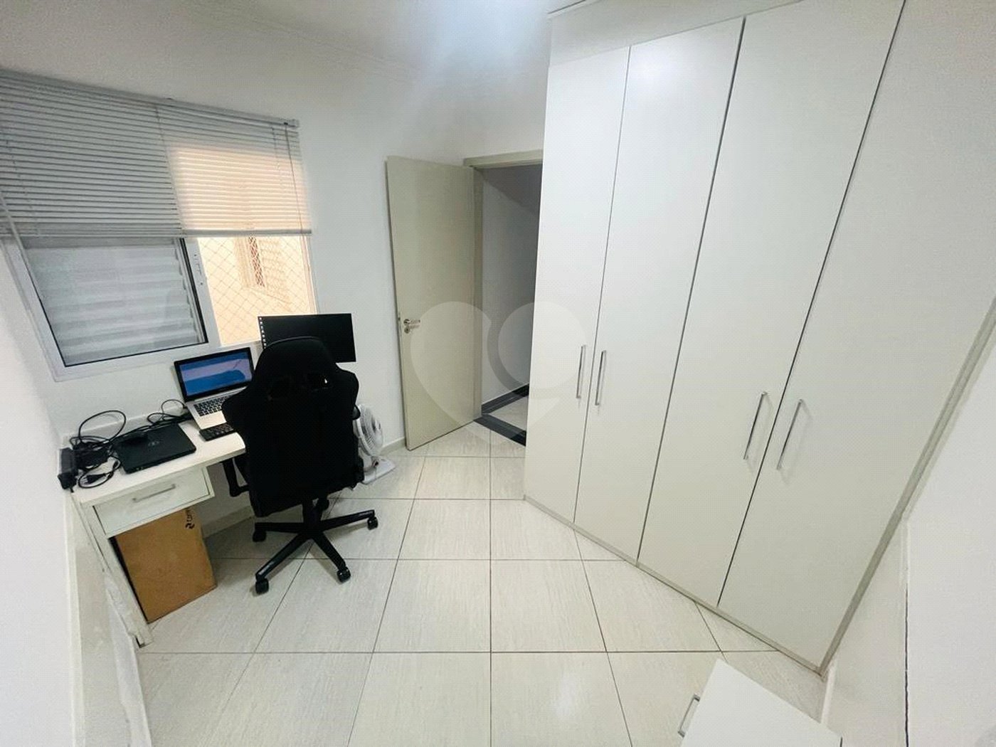 Casa à venda com 3 quartos, sendo 1 suíte,  no condomínio Rafaela I, São Paulo - SP