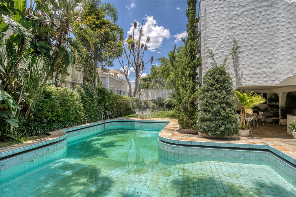 Casa Térrea à venda com 4 suítes em Jardim Cordeiro, São Paulo, SP