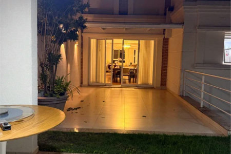 Casa à venda com 4 suítes no condomínio East Village, São Paulo - SP