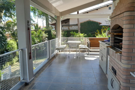 Casa à venda com 3 quartos, sendo 1 suíte, no condomínio Parque Arco Íris, Atibaia - SP