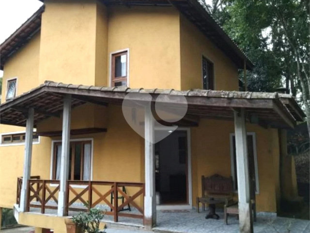 Casa à venda com 4 quartos, sendo 2 suítes, no condomínio Parque Imperial da Cantareira, Mairiporã - SP