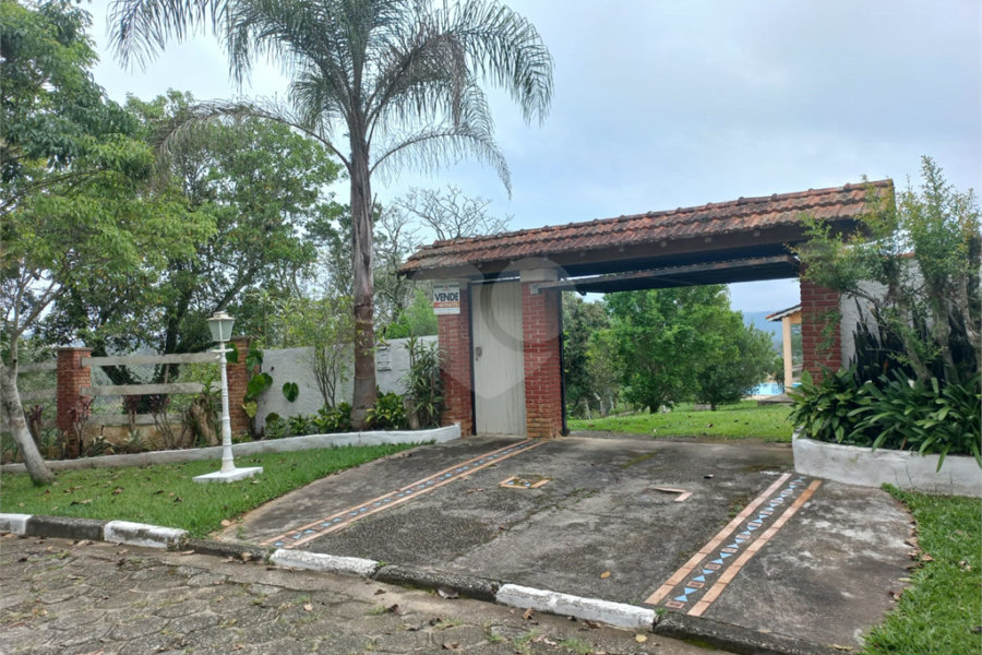 Casa à venda com 4 quartos, sendo 2 suítes, no condomínio Residencial Ypeville, Mairiporã - SP
