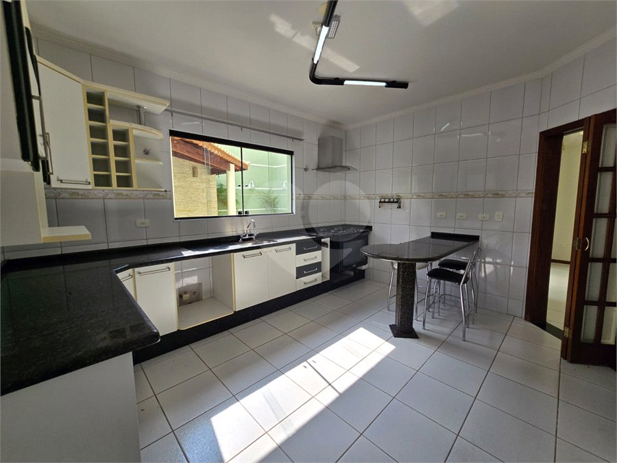 Casa para alugar com 4 quartos, sendo 3 suítes,  no condomínio Village Saint Claire, Sorocaba - SP
