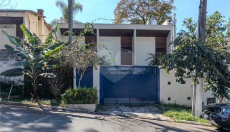 Sobrado à venda com 3 quartos, sendo 1 suíte,  em Alto da Boa Vista, São Paulo, SP