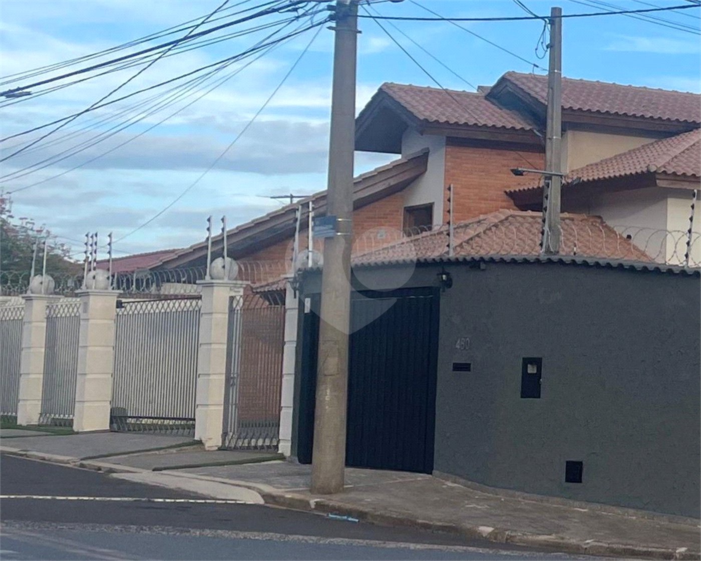 Casa à venda com 3 quartos, sendo 1 suíte,  em Jardim Santa Rosália, Sorocaba, SP