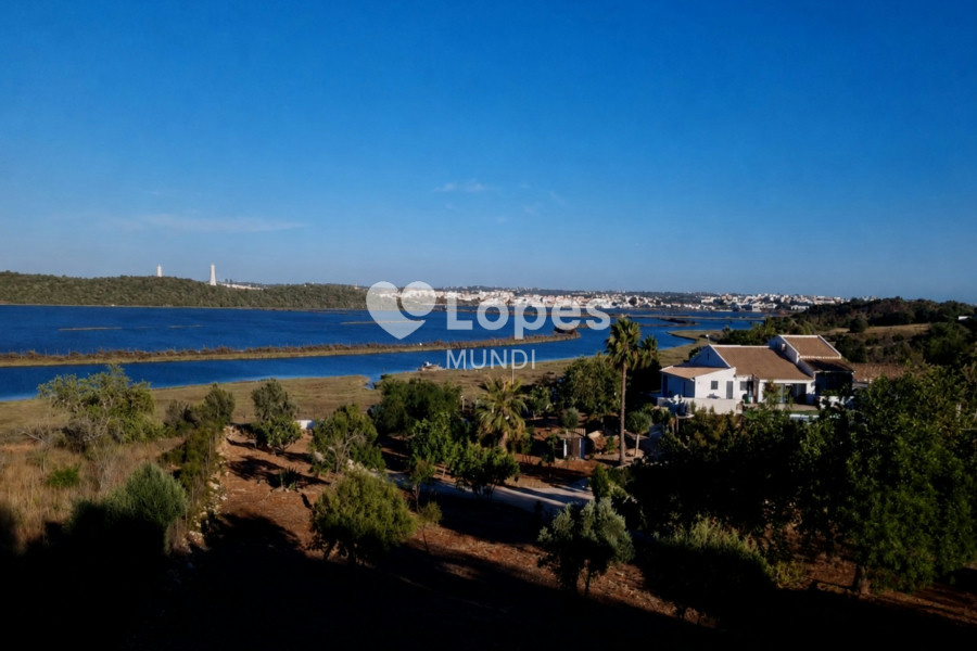 Casa com 3 quartos à venda no Algarve, Portugal – Piscina e terreno de 12.000 m²