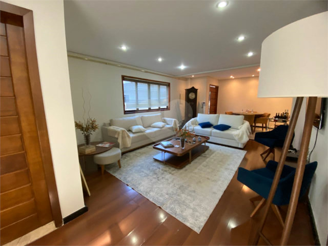 Sobrado à venda com 5 quartos, sendo 3 suítes,  em Tremembé, São Paulo, SP