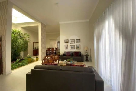 Casa à venda com 4 suítes no condomínio Ipê Velho, Vinhedo - SP
