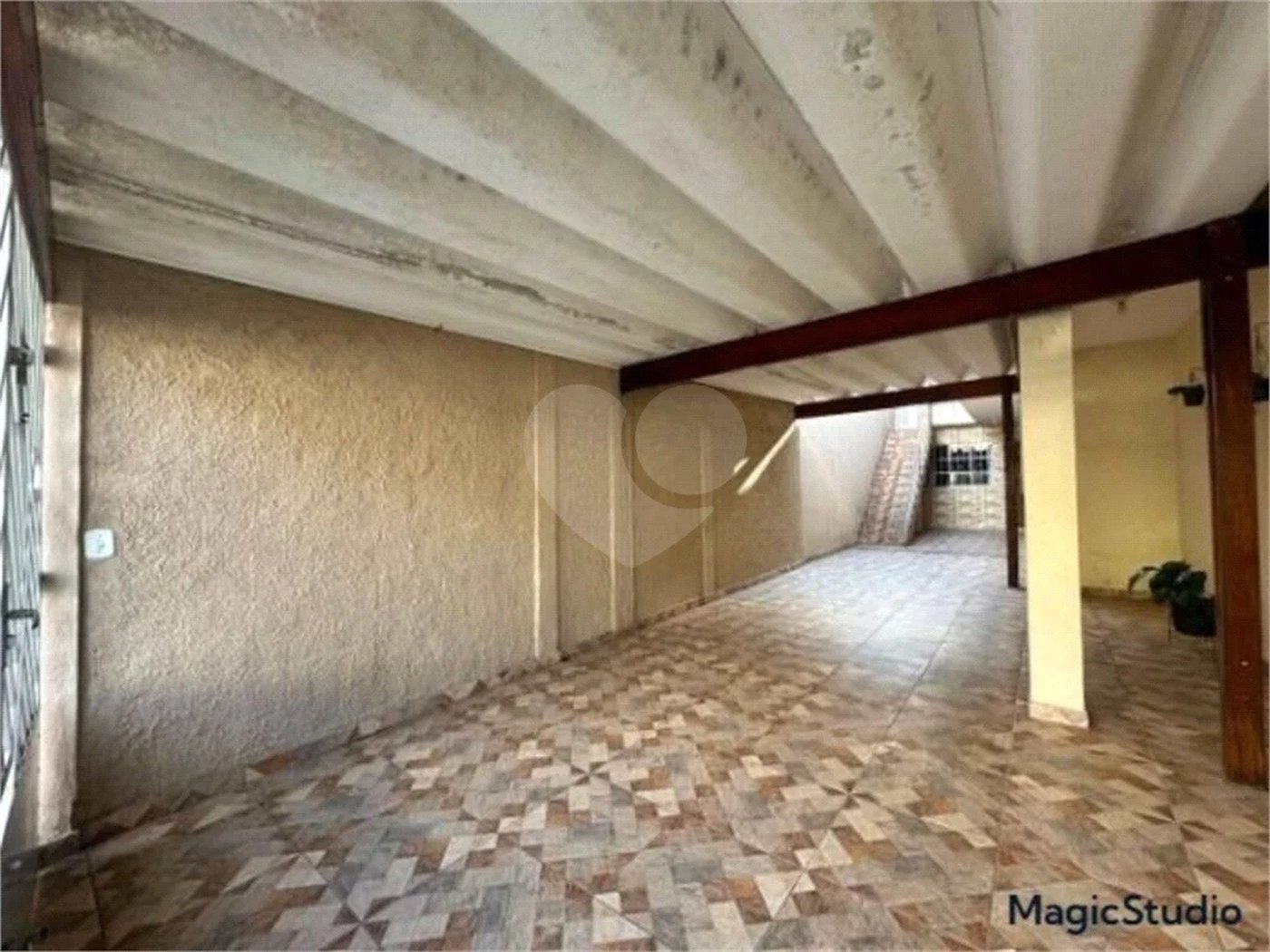 Casa com 200m² , 5 dormitórios , sendo 1 suíte , 3 vagas de garagem , à venda em Guarulhos.