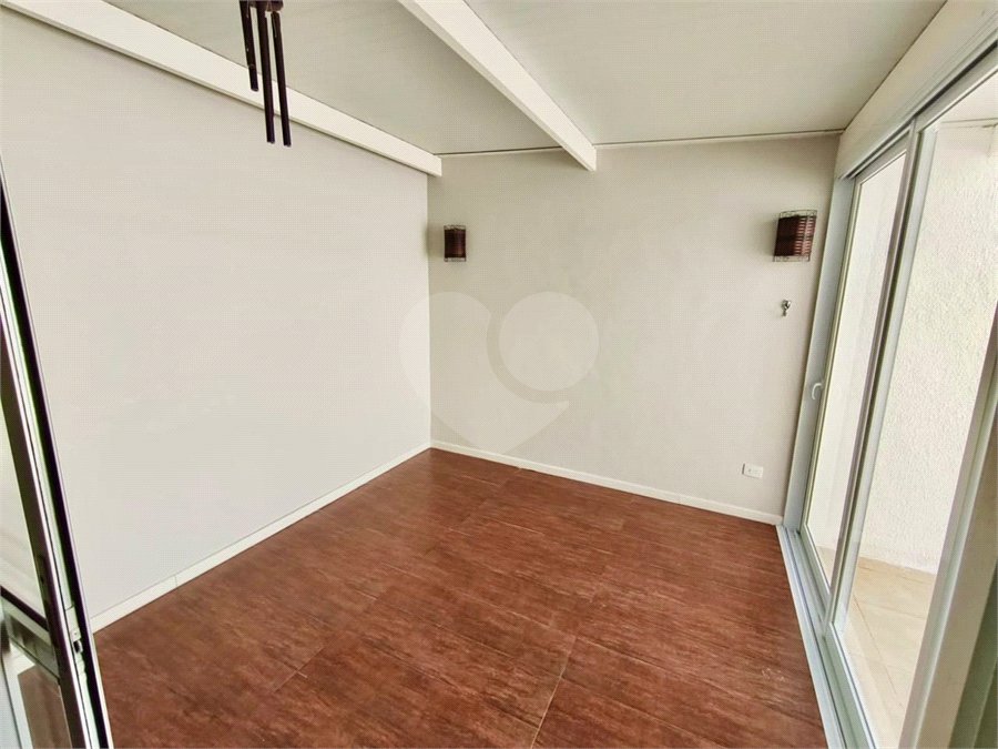 Casa à venda com 3 quartos, sendo 1 suíte, no condomínio Residencial Rio Preto Village, Atibaia - SP