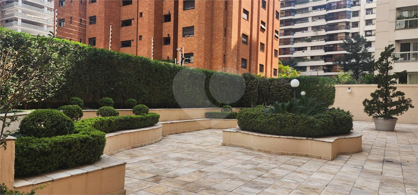 Apartamento à venda ou para alugar com 4 quartos, sendo 1 suíte, em Vila Nova Conceição, São Paulo, SP