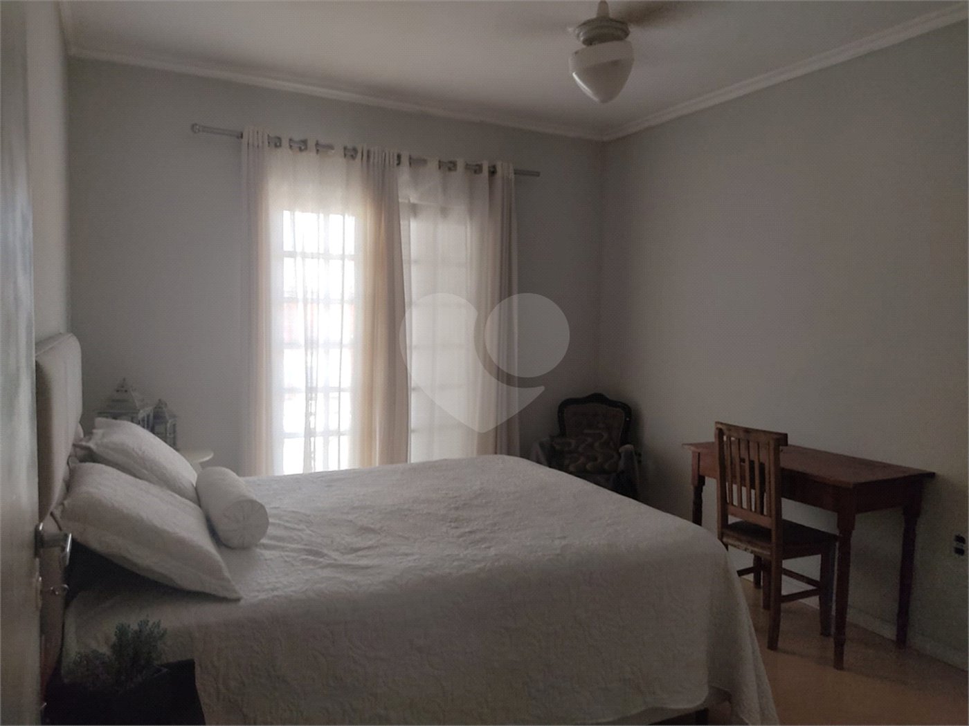 Sobrado à venda com 3 quartos, sendo 1 suíte,  em Jardim Morumbi, Sorocaba, SP