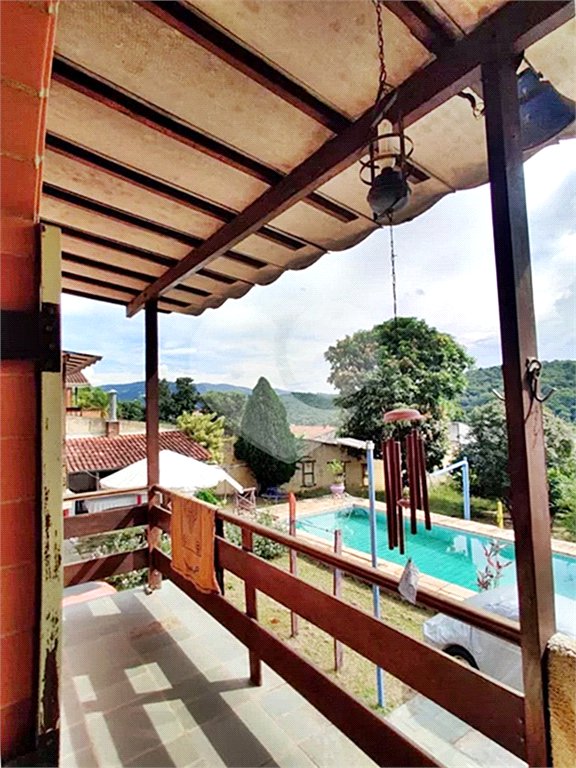 Casa à venda com 4 quartos, sendo 1 suíte, no condomínio Chacarás Bela Vista, Mairiporã - SP