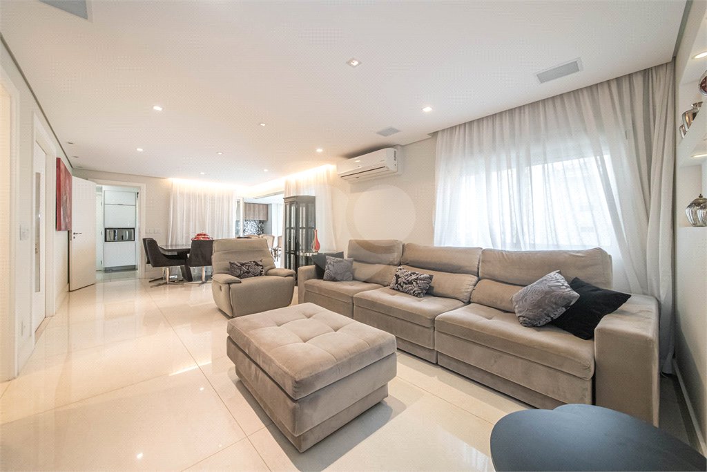 Apartamento à venda com 3 quartos, sendo 2 suítes, em Vila Mariana, São Paulo, SP