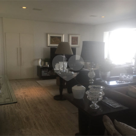 Apartamento à venda com 4 quartos, sendo 3 suítes, em Moema, São Paulo, SP