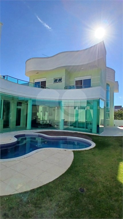 Casa à venda com 3 suítes no condomínio Figueira Garden, Atibaia - SP