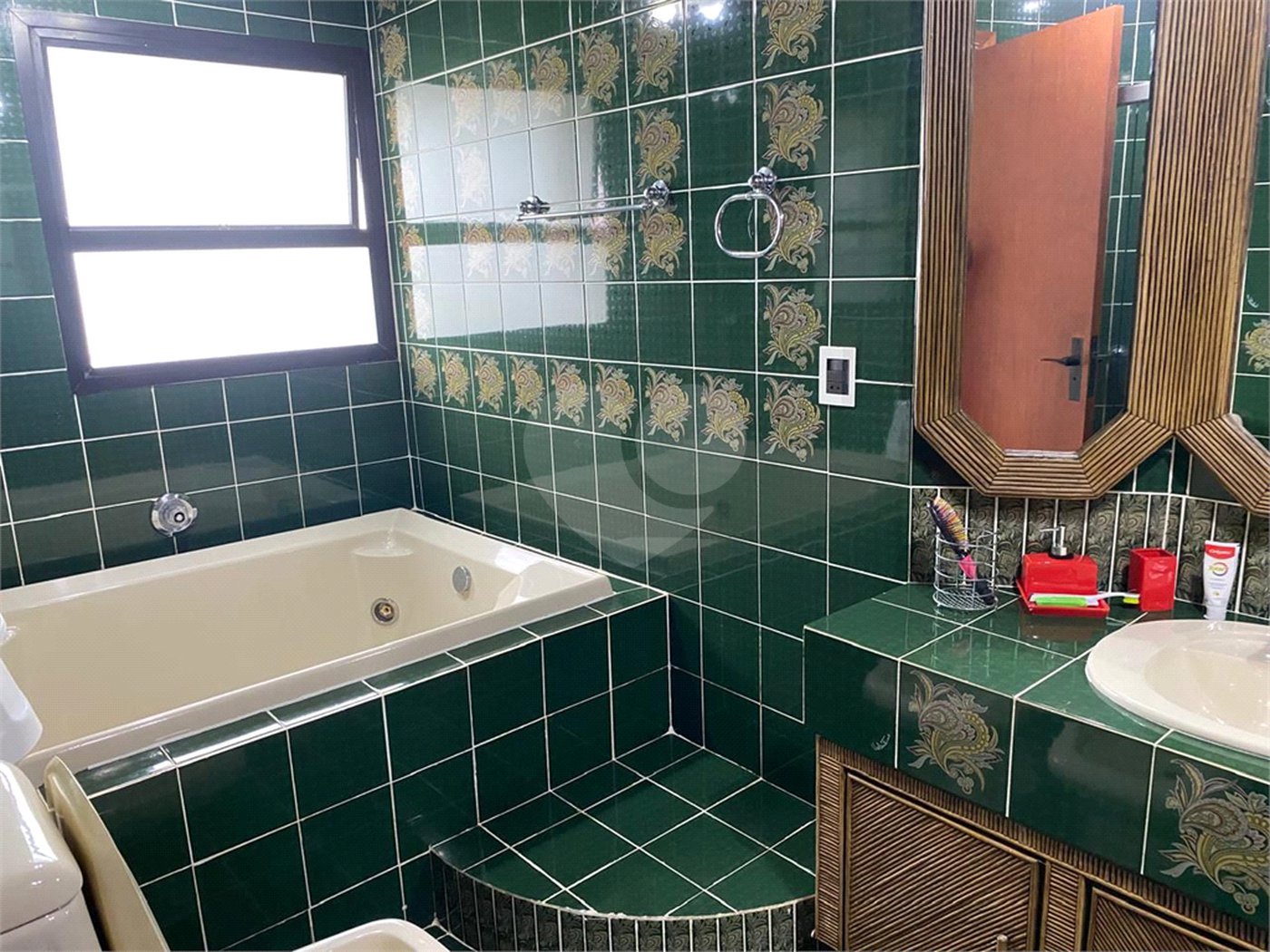 Apartamento à venda com 4 suítes em Jardim Astúrias, Guarujá, SP