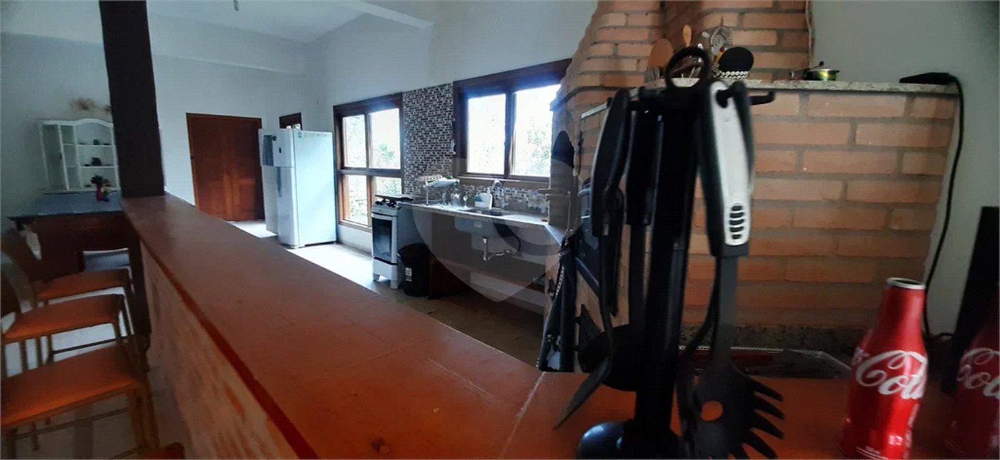 Casa à venda com 5 quartos, sendo 4 suítes, no condomínio Alpes da Cantareira, Mairiporã - SP
