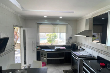Casa à venda com 5 quartos, sendo 1 suíte, no condomínio Residencial Green Ville, Rio de Janeiro - RJ
