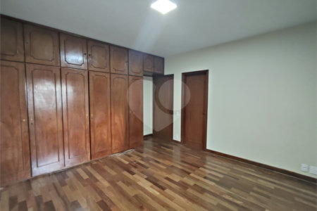 Casa à venda ou para alugar com 5 quartos, sendo 3 suítes, em Vila Maria, Itapetininga, SP
